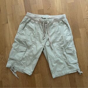 Calvin Klein Cargo Shorts
Size M